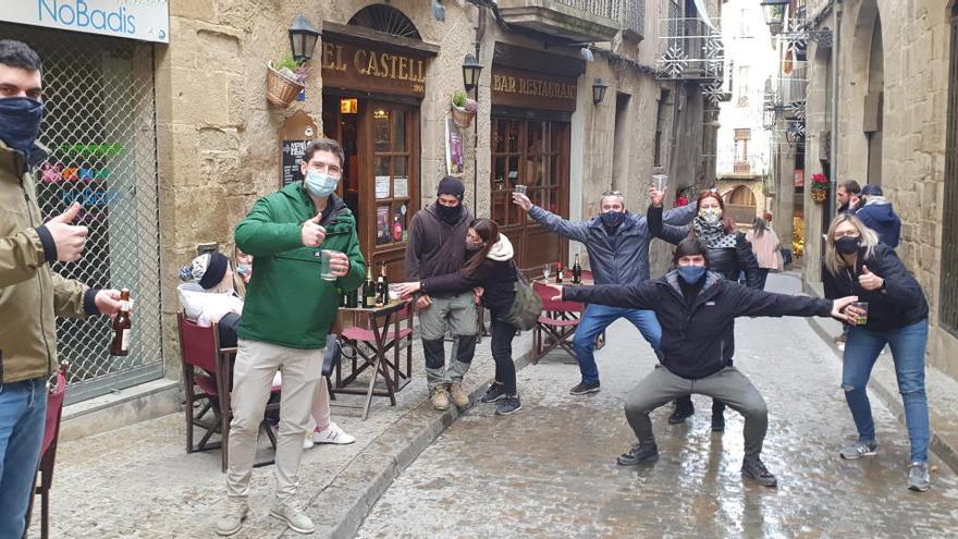 Alegria al bar Castell de Solsona pel quart premi de la Grossa de Cap d&#039;Any 2020