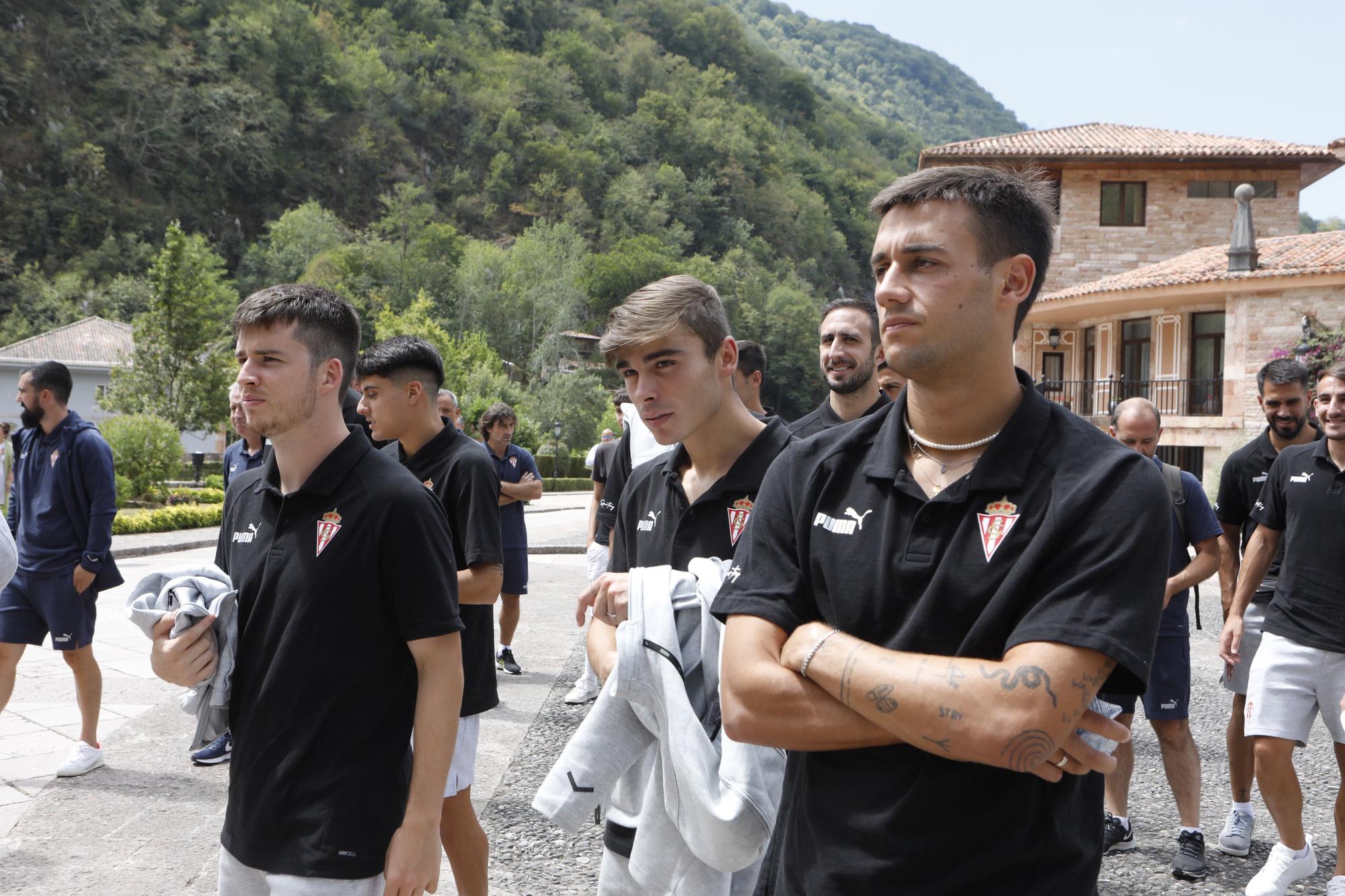 En imágenes: El Sporting cumple con la tradición ante la Santina