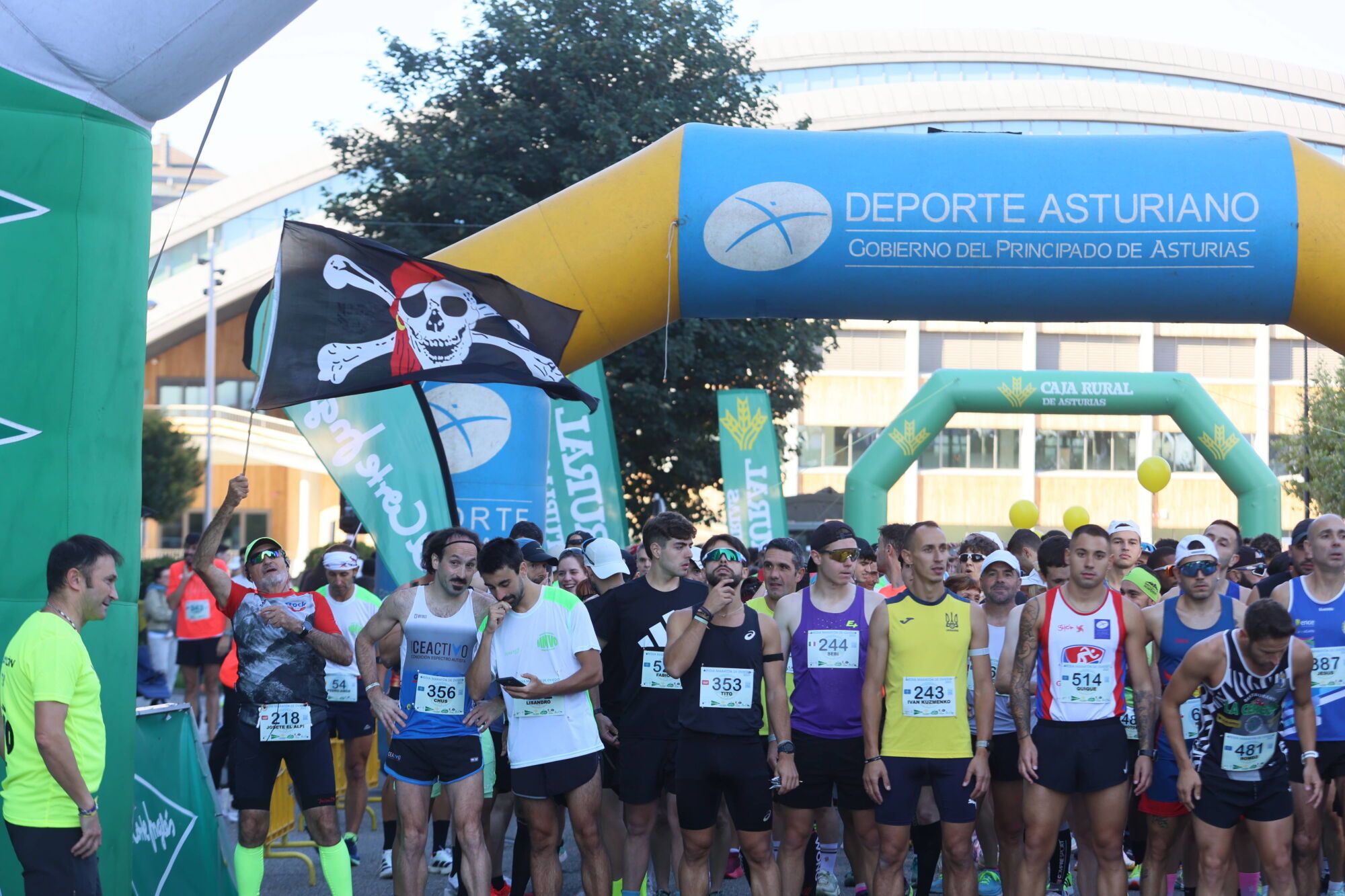 Marco García y Lola Pérez reinan en una media maratón “de récord” en Oviedo