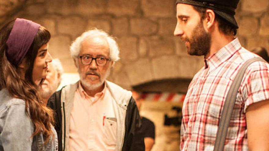 Clara Lago y Dani Rovira, junto a Martínez Lázaro en el rodaje de &#039;Ocho apellidos vascos&#039;.