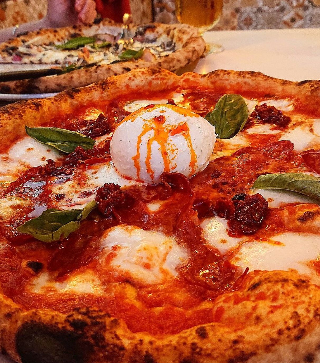 Una de las deliciosas pizzas que puedes comer en Calabré Trattoria