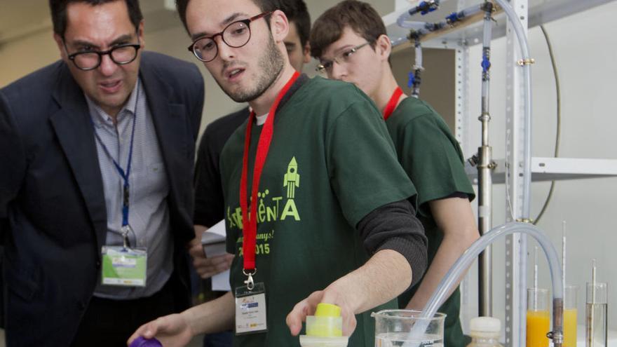 La Física y la Química naufragan en los institutos valencianos