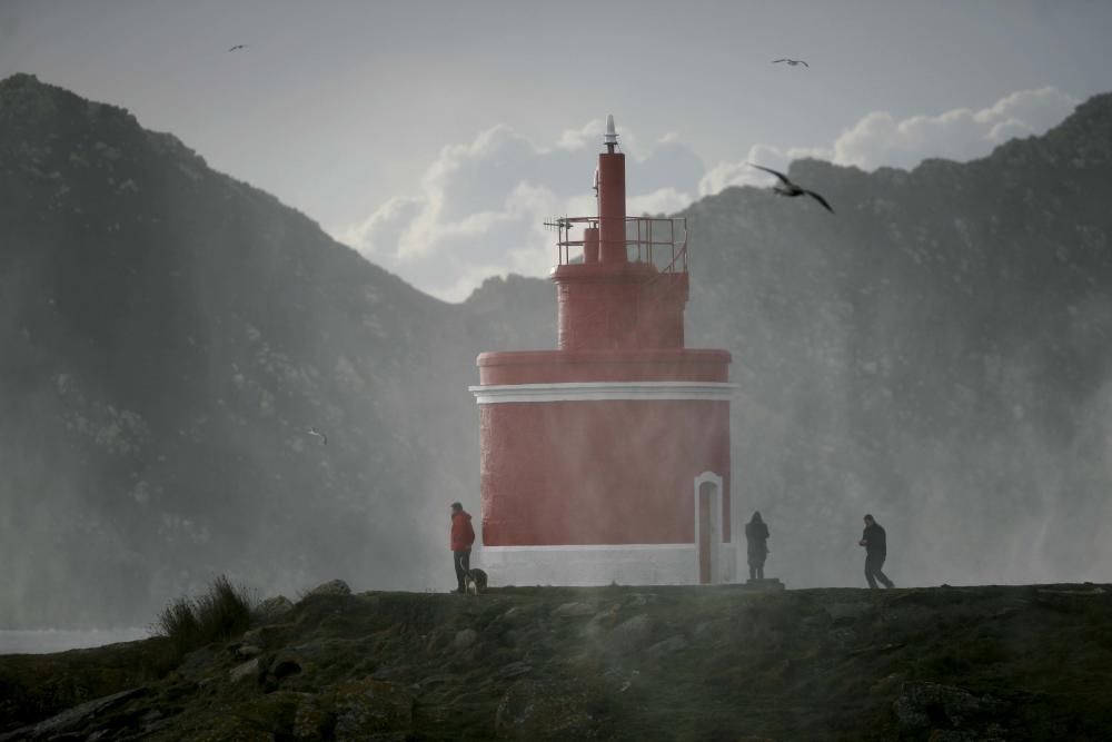 Un paseo por los faros gallegos de Ricardo Grobas