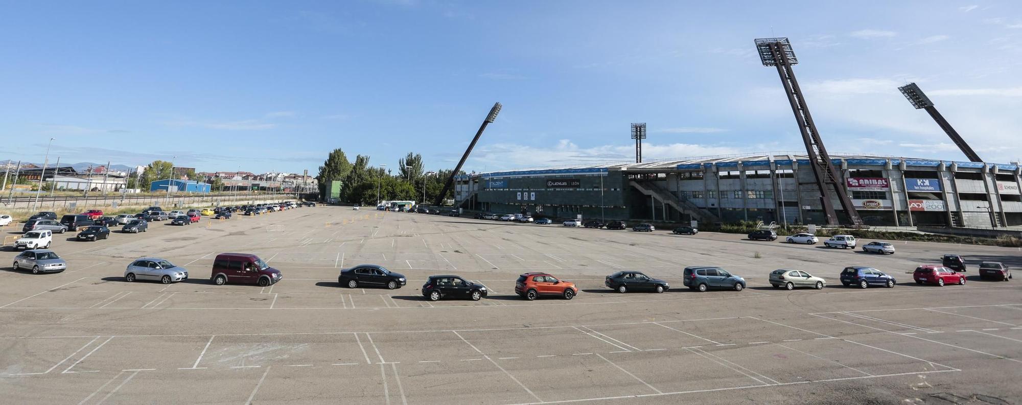 El aparcamiento del estadio Reino de León se estrena como escenario de las pruebas PCR