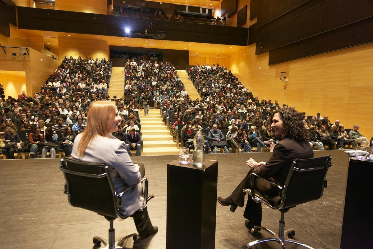 La Jornada de Portes Obertes «En família a l’UJI» mostra a 1.200 persones l’oferta formativa i les instal·lacions i serveis del campus La Jornada de Portes Obertes «En família a l’UJI» mostra a 1.200 persones l’oferta formativa i les instal·lacions i serveis del campus