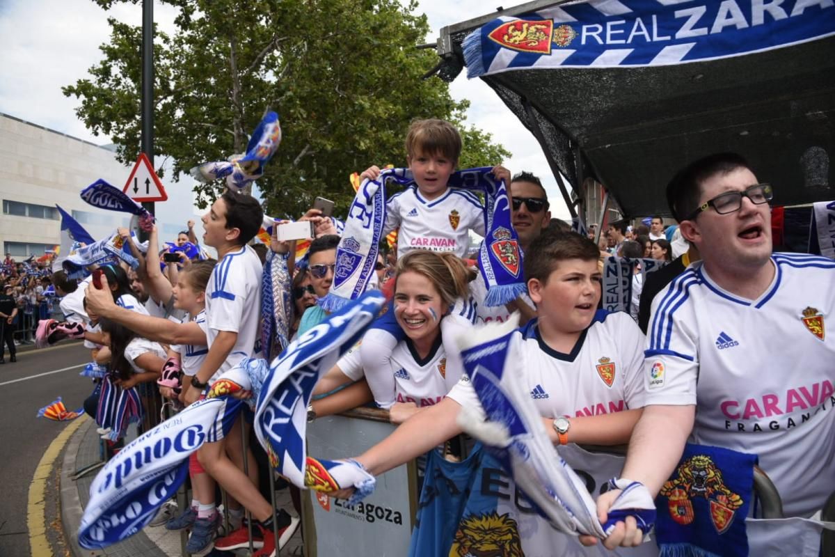 Espectacular recibimiento al Real Zaragoza en el partido contra el Numancia