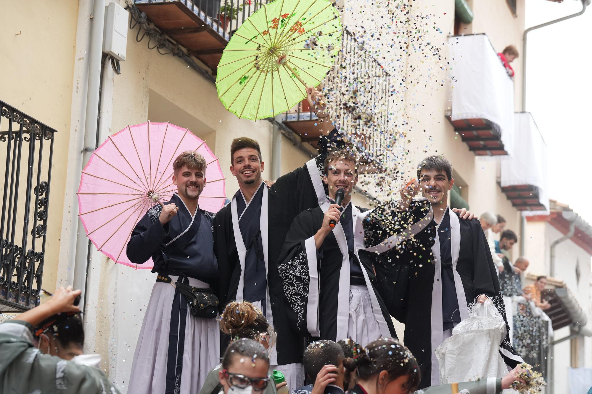 Búscate en el desfile de carrozas y disfraces de l'Anunci de Morella