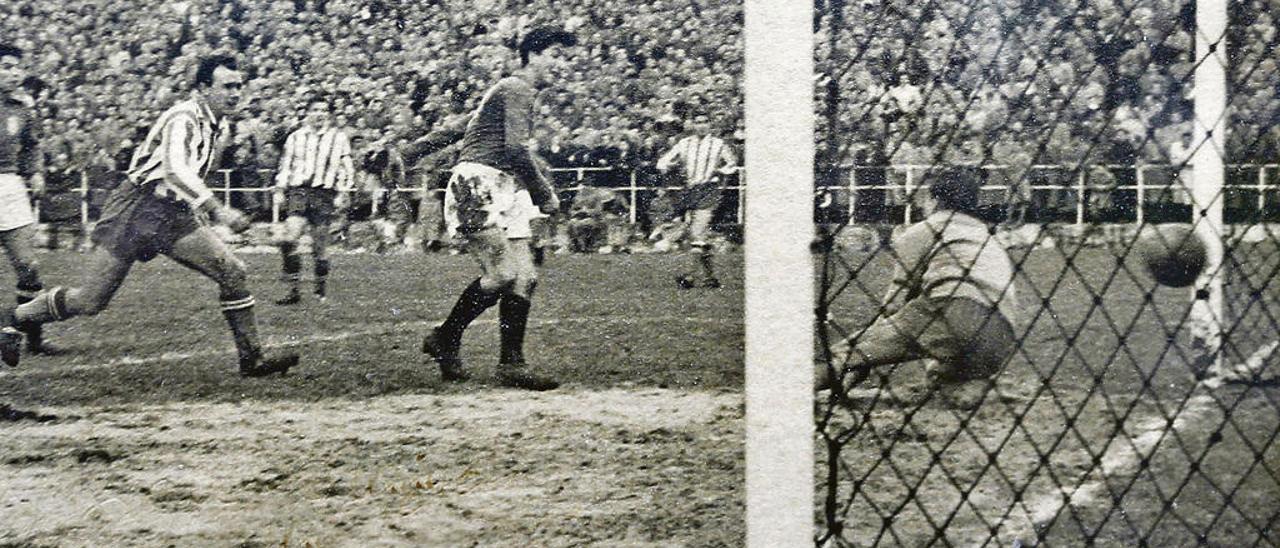 1. Con el Marino, primero por la izquierda agachado, en la temporada 1951-52. 2. Lalo marca el tercer gol del Oviedo en el 0-6 al Sporting en El Molinón en 1956. 3. Junto a José María y Toni, con la camiseta del Sporting, en un amistoso de pretemporada en Gijón. 4. Con el Granada. 5. Con el Murcia en el Tartiere. 6. En su presentación como entrenador del Oviedo, en la temporada 1978-79.