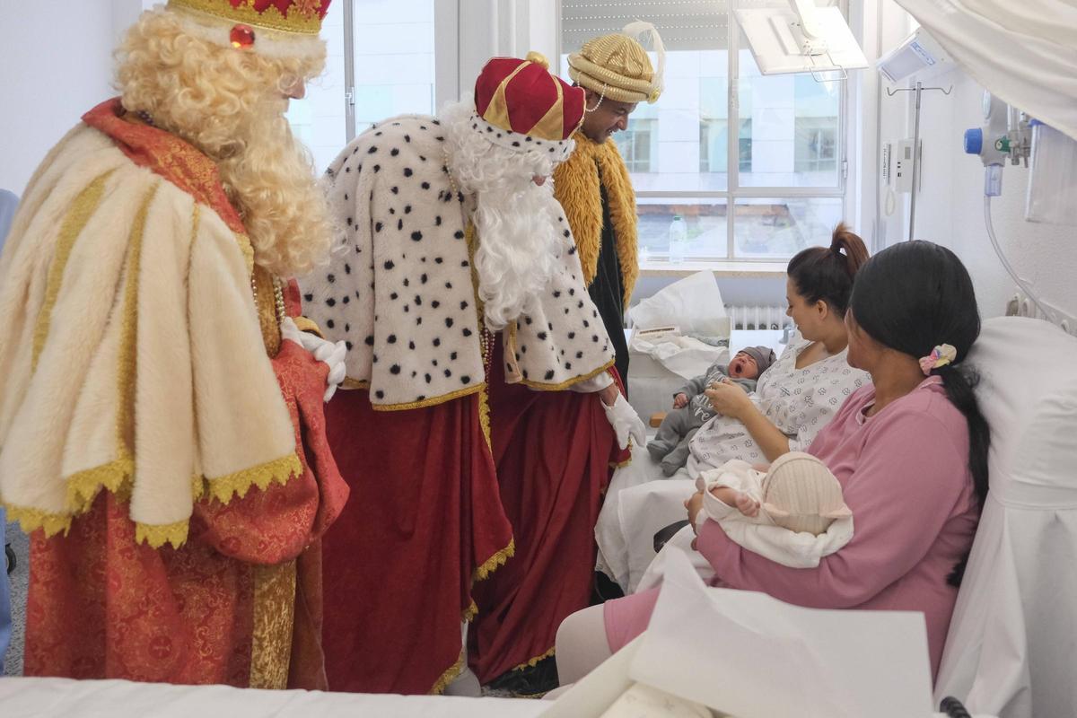 Los Reyes Magos visitan el CHUO