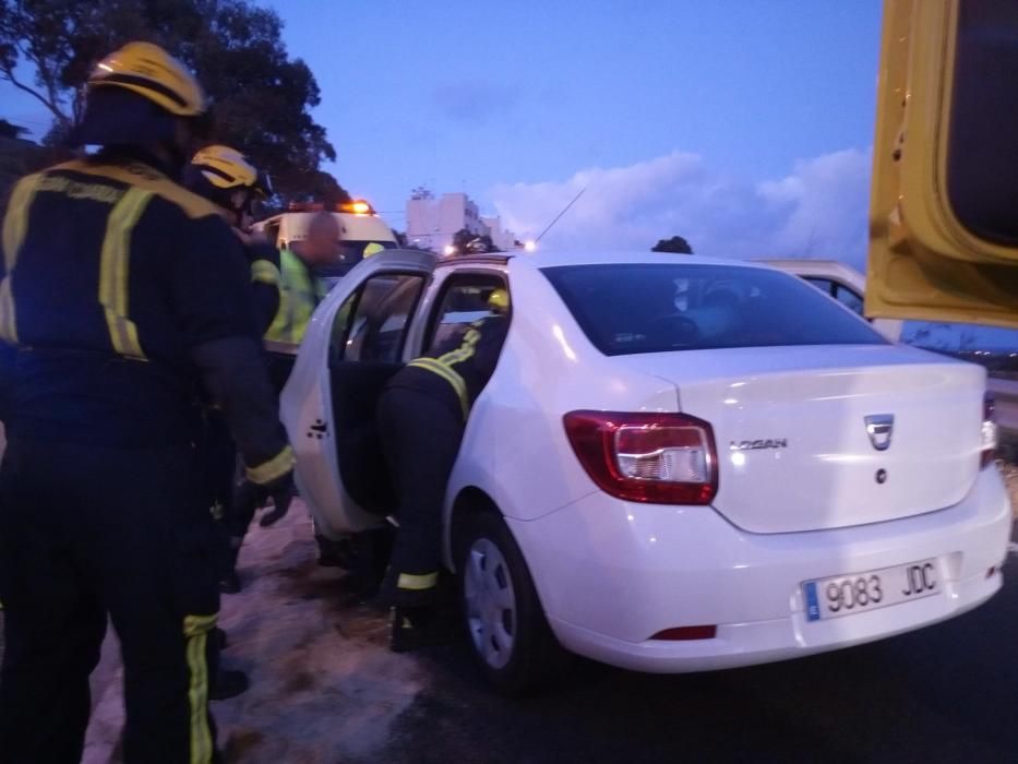 Tres heridos en una colisión frontal en Telde