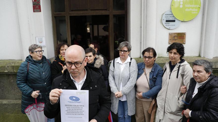 Pacientes del CHUS piden amparo a la Valedora do Pobo ante esperas de meses para una revisión oncológica