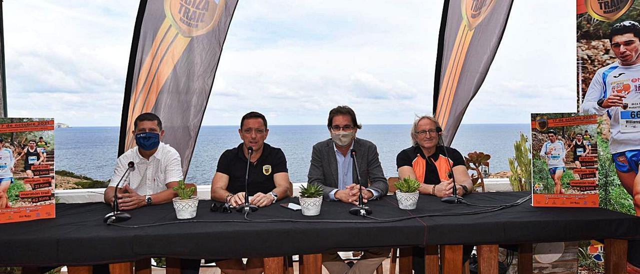 Chechu Martín, Juanjo Planells, Salvador Losa y Matías Navas, ayer en Sant Antoni. | D.I.