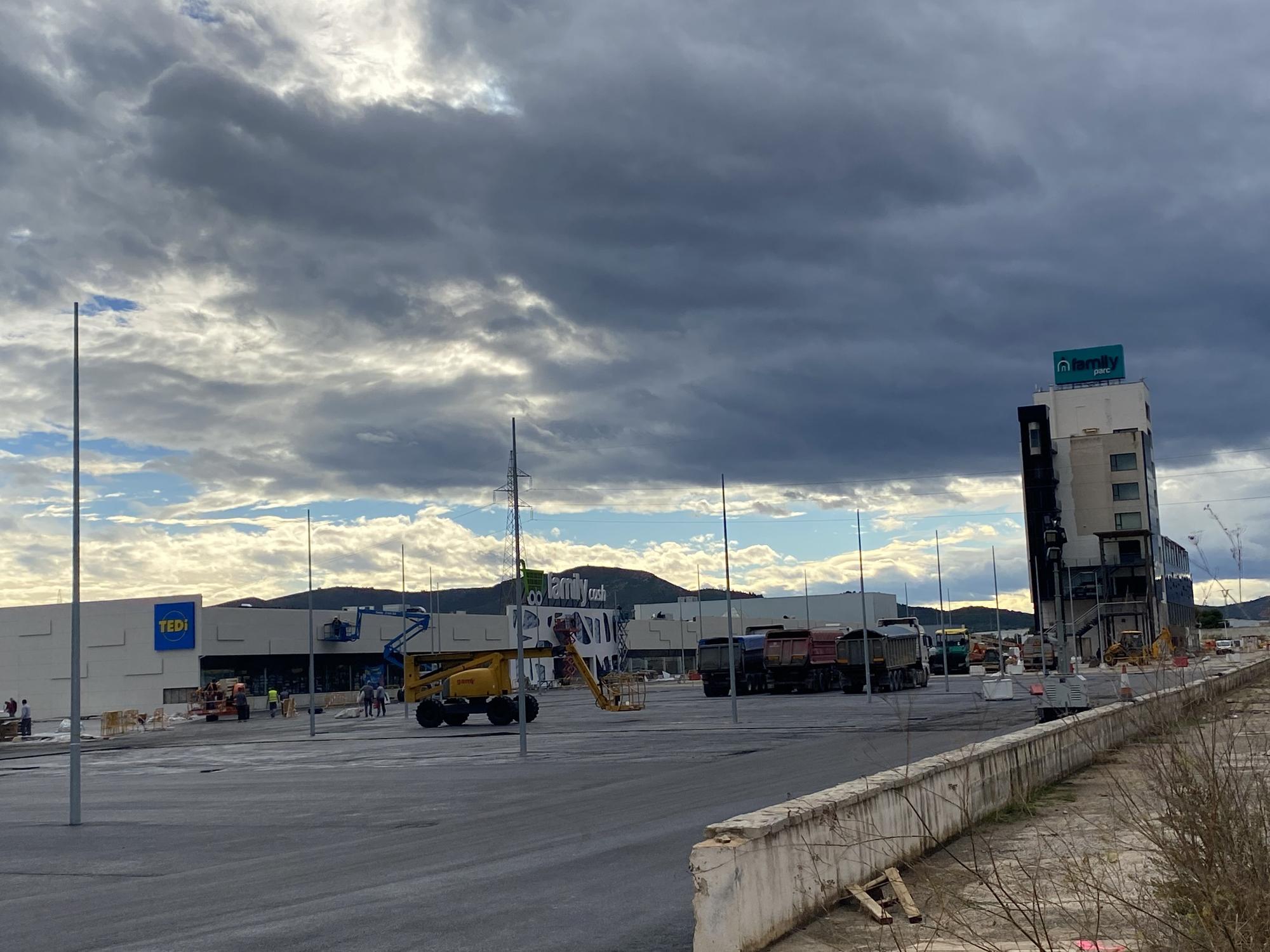 Así está el centro comercial 'fantasma' de Benicarló a una semana de su reapertura