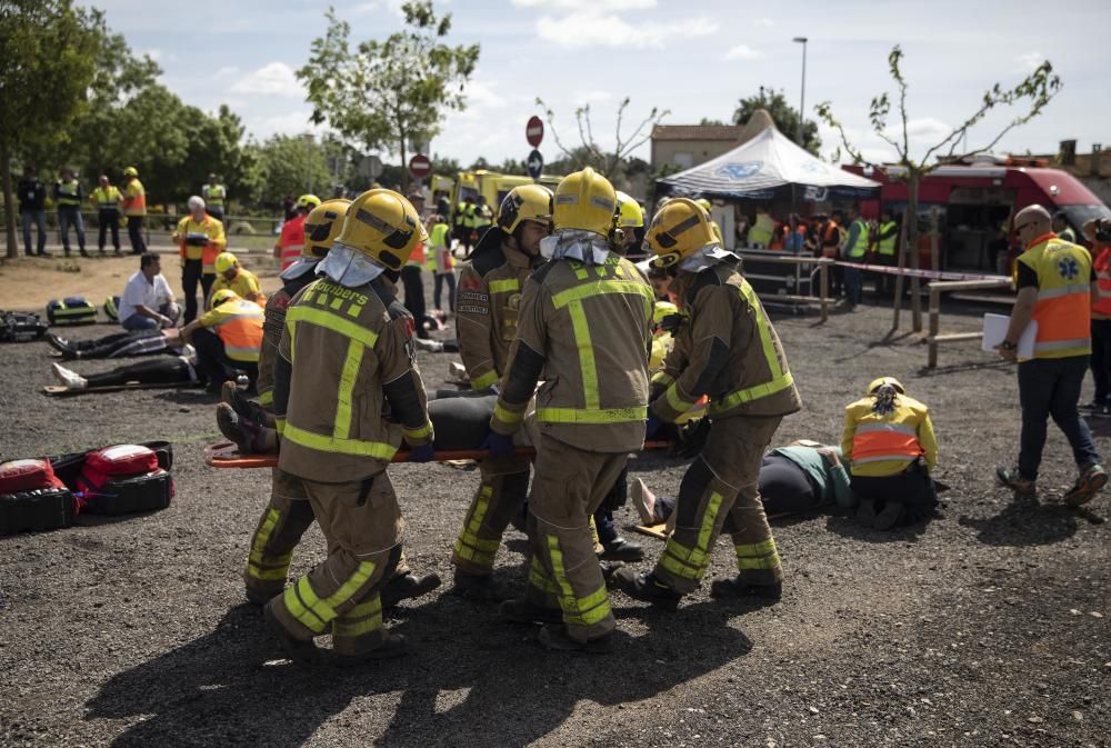 Simulacre d''accident amb drons a l''aeroport.