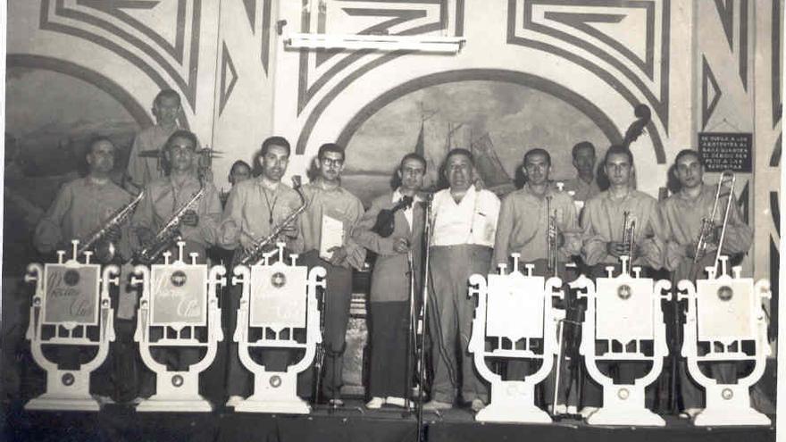 Orquesta Racing Club San Gabriel, dirigida por el maestro José Alcaraz