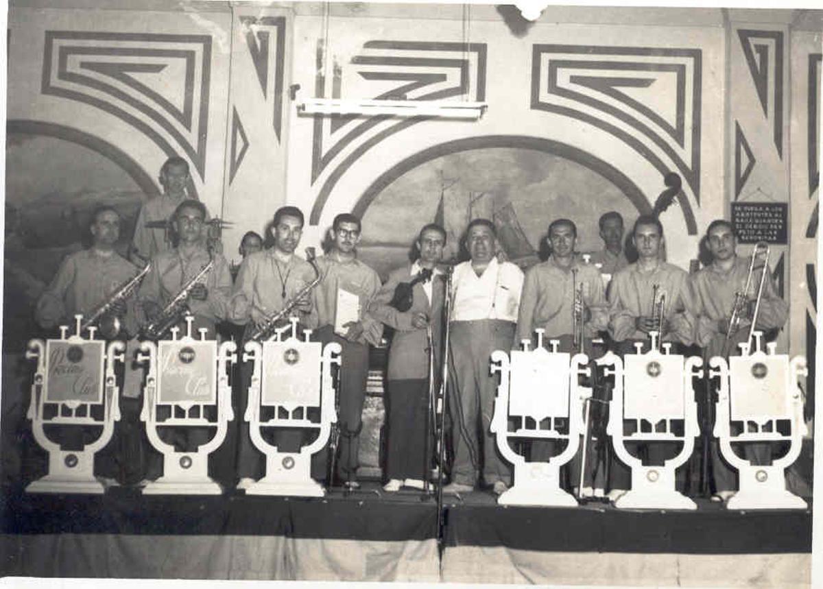 Orquesta Racing Club San Gabriel, dirigida por el maestro José Alcaraz