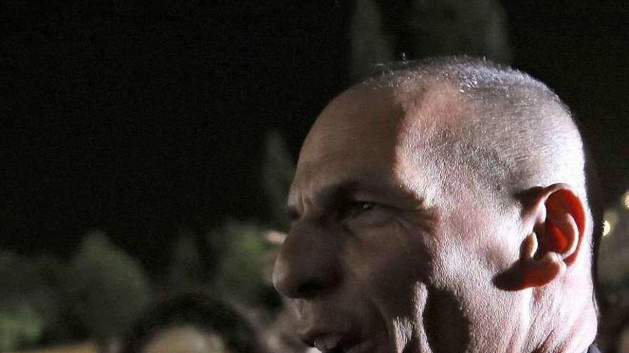 Varoufakis, la noche del viernes, en una protesta en Atenas.