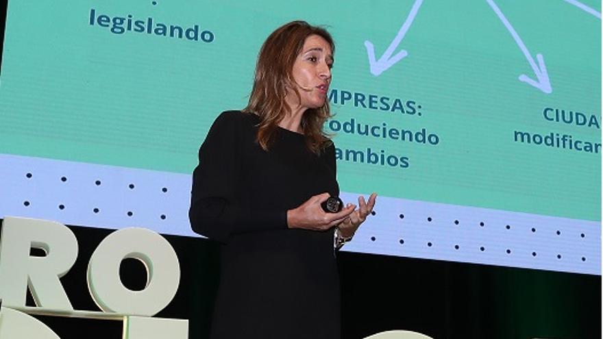 Miriam Campos en su ponencia en el último foro de educación de Faro de Vigo.