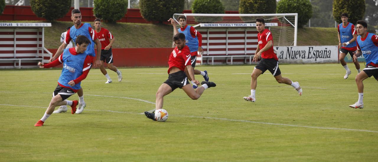 Campuzano, con el balón, en Mareo.