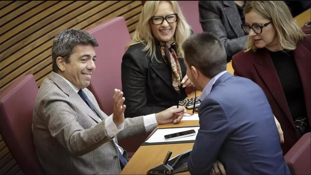 Mazón en su escaño 98