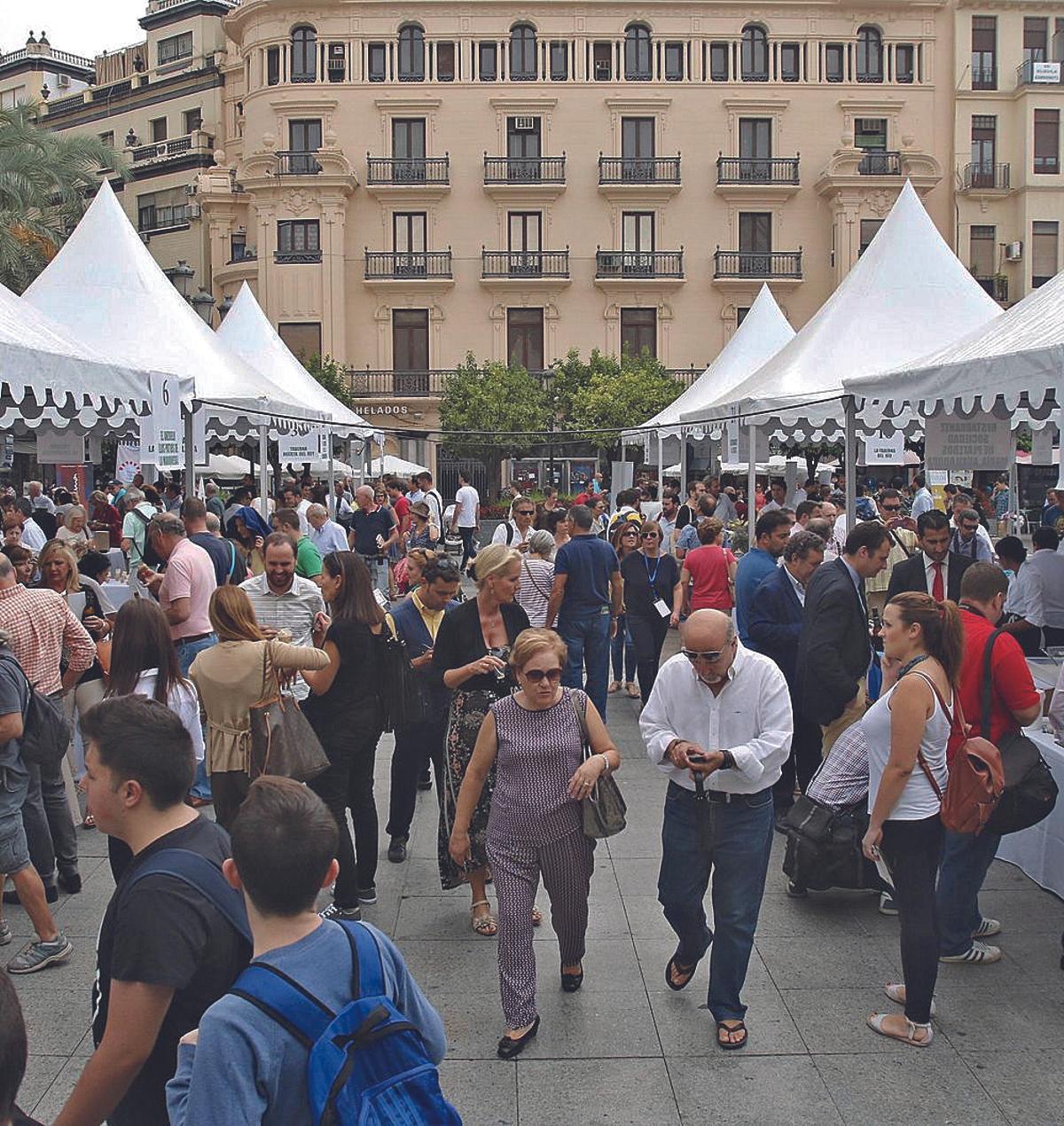 La plaza de las Tendillas ha sido uno de los escenarios elegidos para las demostraciones culinarias de esta cita.jpg