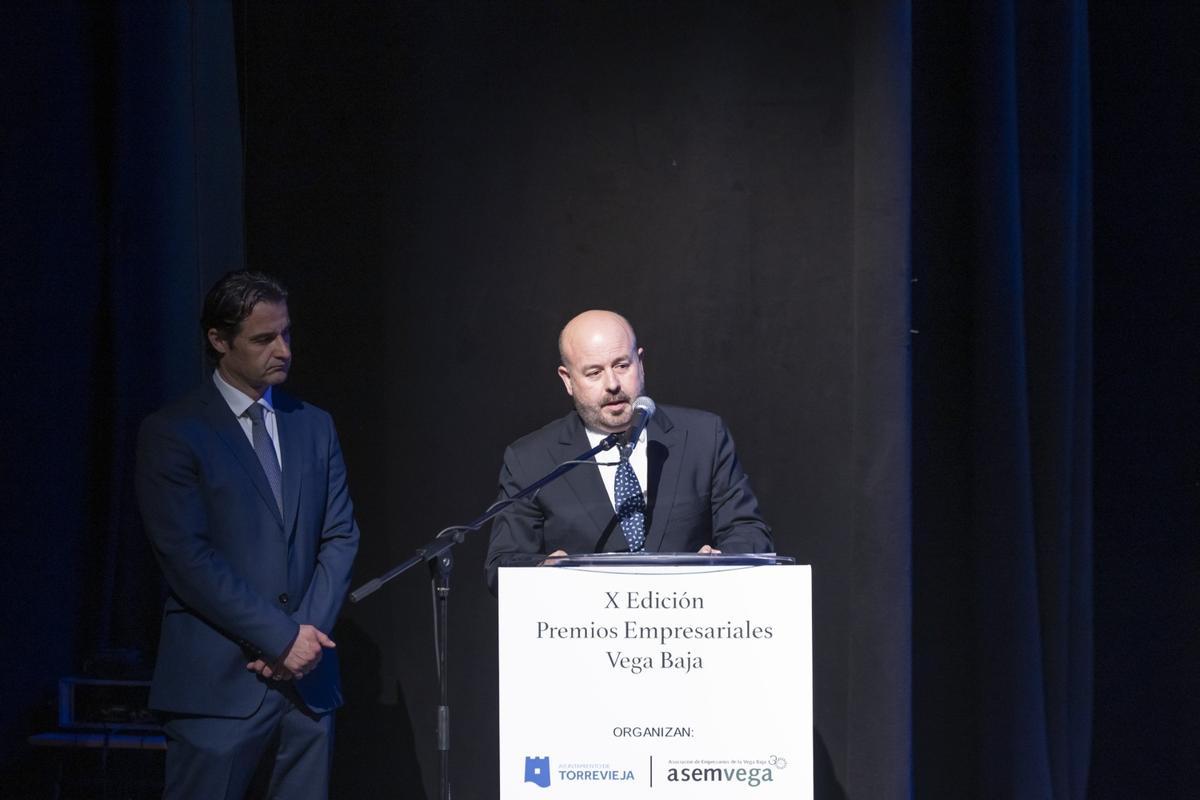 Así fue la entrega de premios empresariales de la Vega Baja Asemvega en Torrevieja, en imágenes
