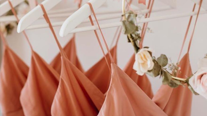 De boda por 12 euros: Zara rebaja el vestido perfecto para eventos, tanto de día como de noche