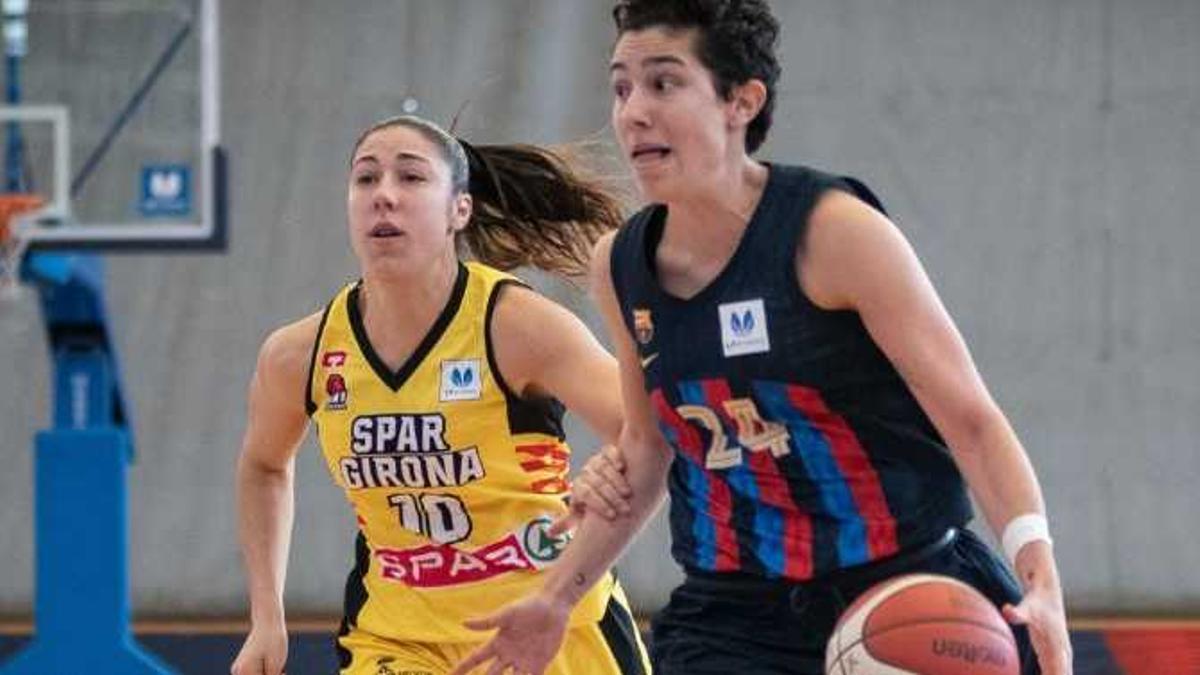 Ainhoa López i Laia Flores, en un partit de la temporada 2022-2023.