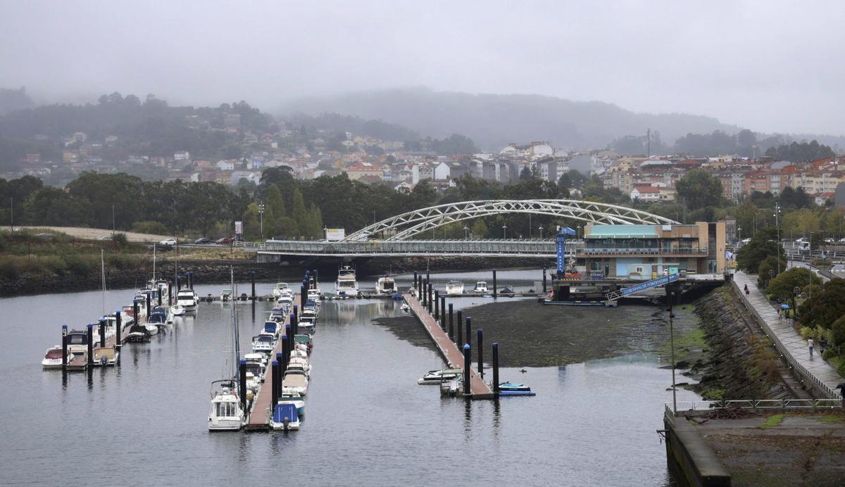 Vista del Club Naval de Pontevedra, una de las zonas afectadas por los lodos. | GUSTAVO SANTOS
