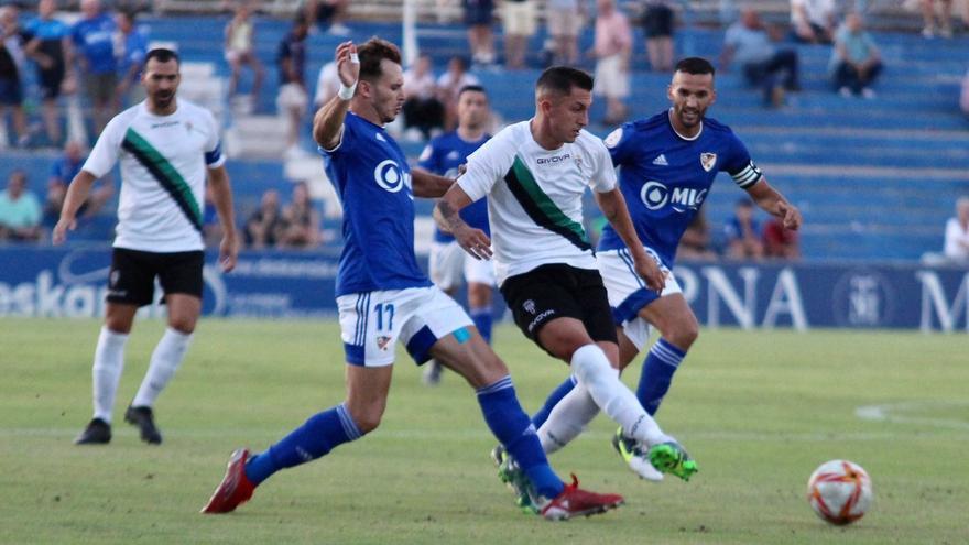 Christian Carracedo, durante un lance del encuentro ante el Linares.