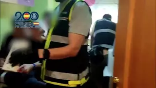 Tres detenidos y 17 investigados en Madrid por una red que revendía móviles robados a través de Internet