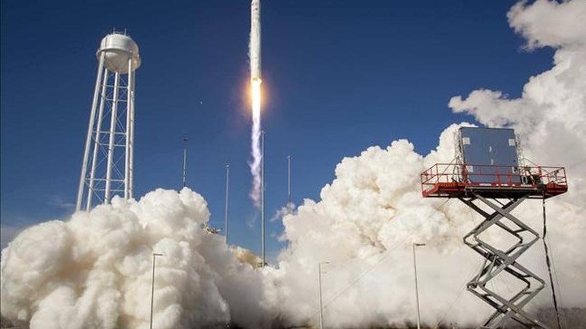 Lanzamiento del 'Antares' desde la isla Wallops, en Virginia.