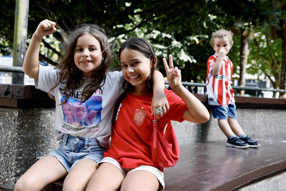 Por la izquierda, Carolina Mesa, Victoria Sánchez y Darío Mesa.