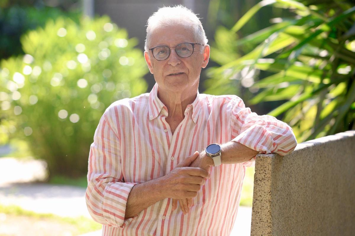 El autor del libro 'El médico del pueblo', Bernabé Galán.