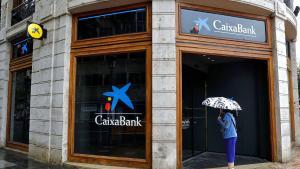 ¿Sabías que Caixabank habilita un teléfono para personas mayores?