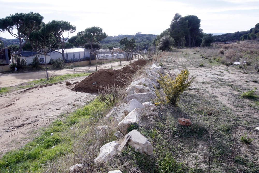 Palamós requereix la restauració d'una bassa al Càmping King's