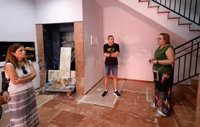 Vecinos de Albal denuncian que el edificio sigue igual 10 meses después
