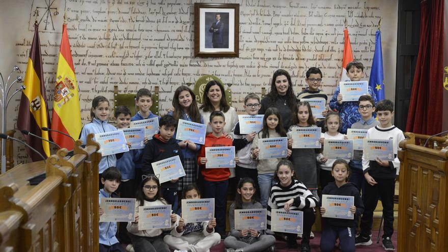 GALERÍA | Entrega de premios del concurso escolar de postales navideñas en Benavente