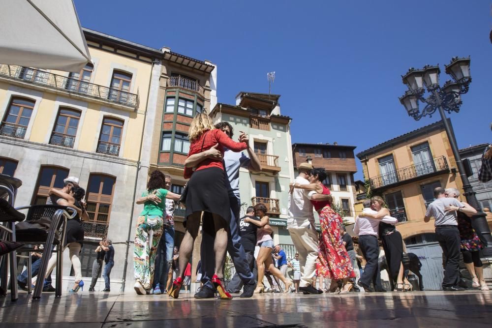 Tango en la plaza de Trascorrales