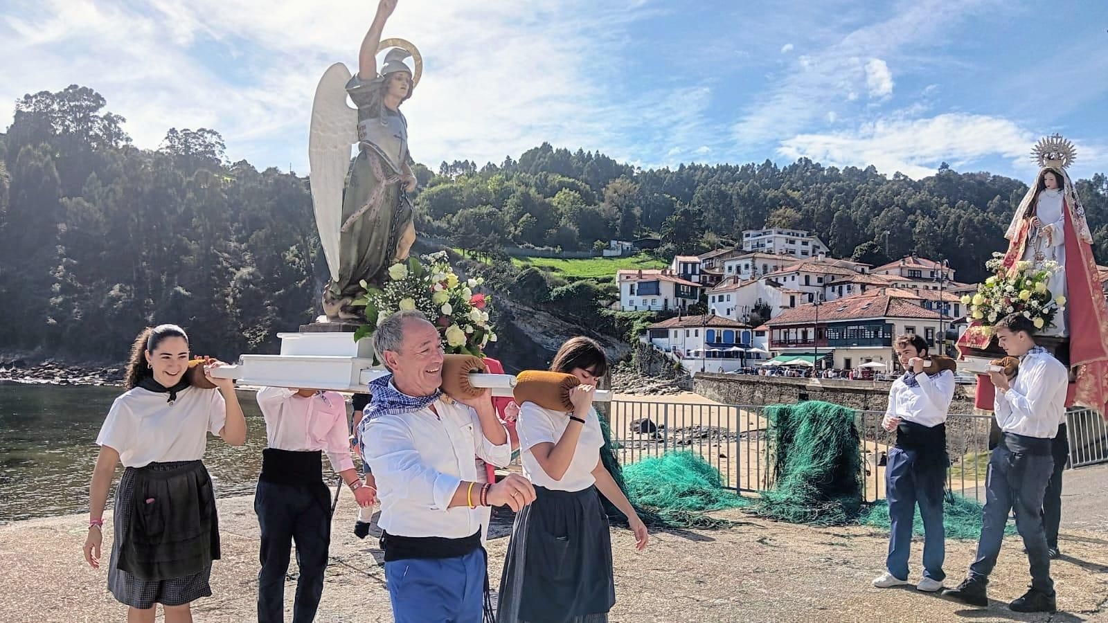 Tazones, honras a San Miguel y a la Virgen del Rosario