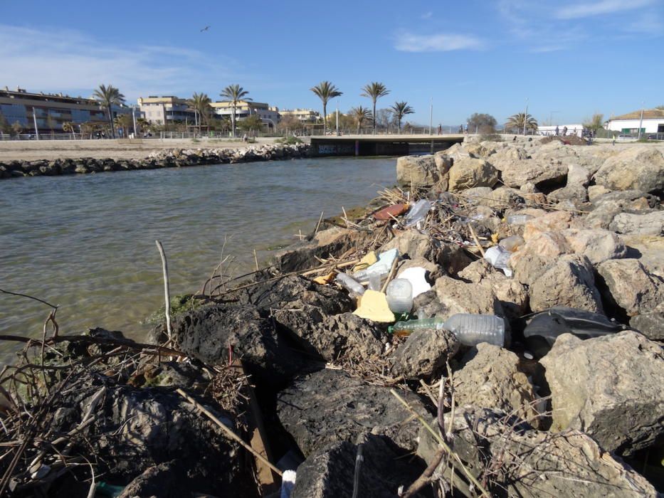 Más denuncias de vertidos plásticos a la bahía de Palma