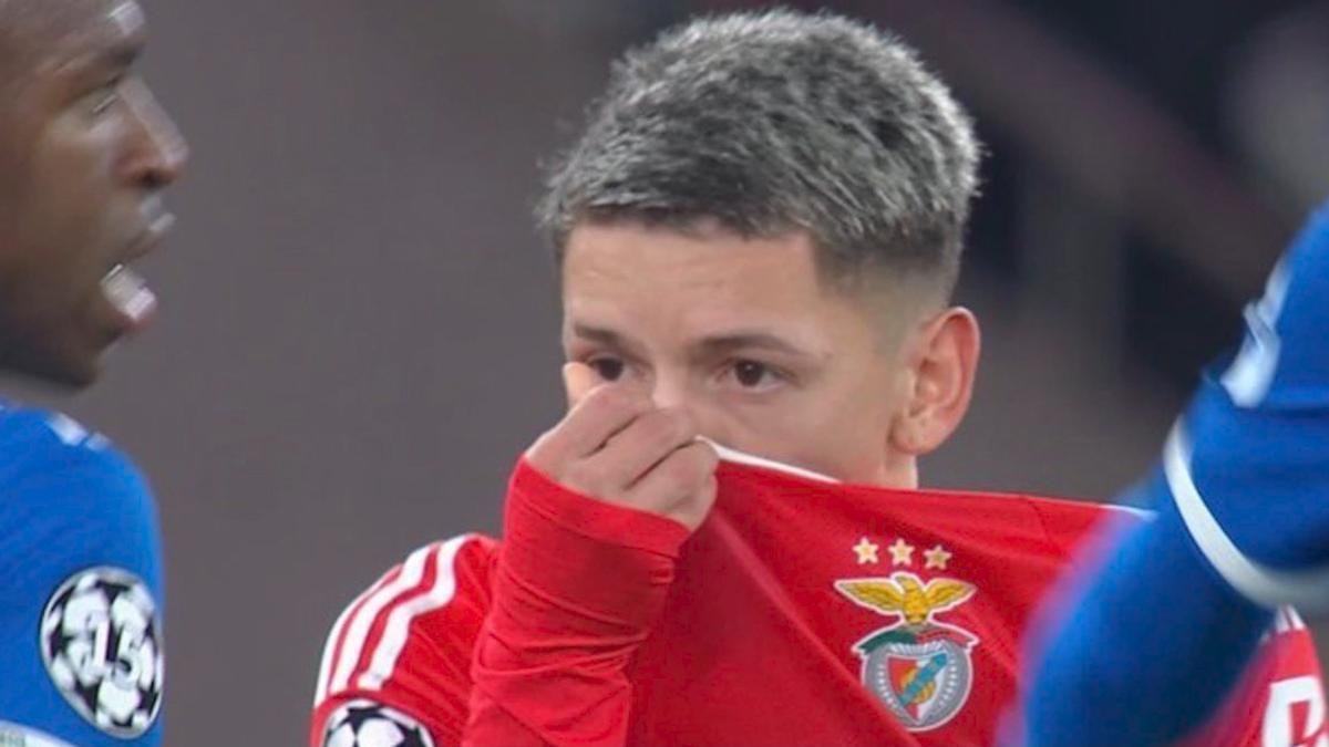 ¡Surrealista! Detienen el Benfica - Real Madrid por un incidente racista con Vinicius: La secuencia completa