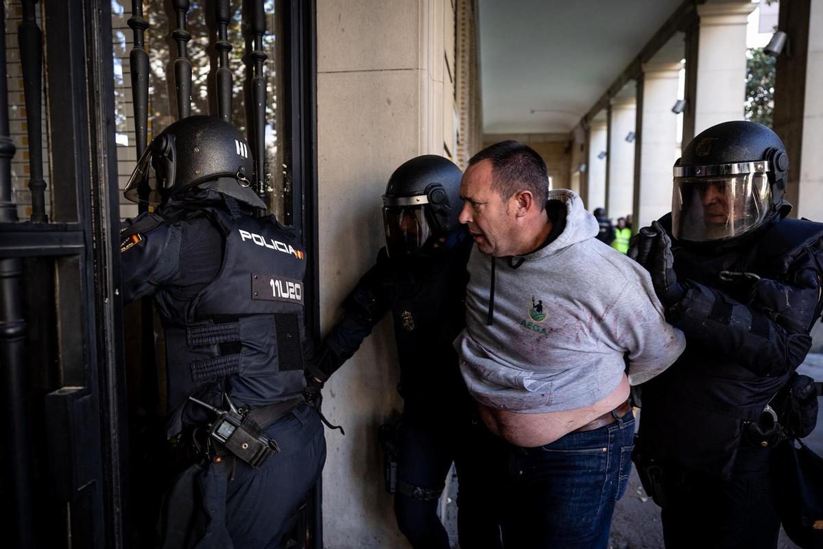 En imágenes | Los tractores vuelven a las calles de Zaragoza dos años después