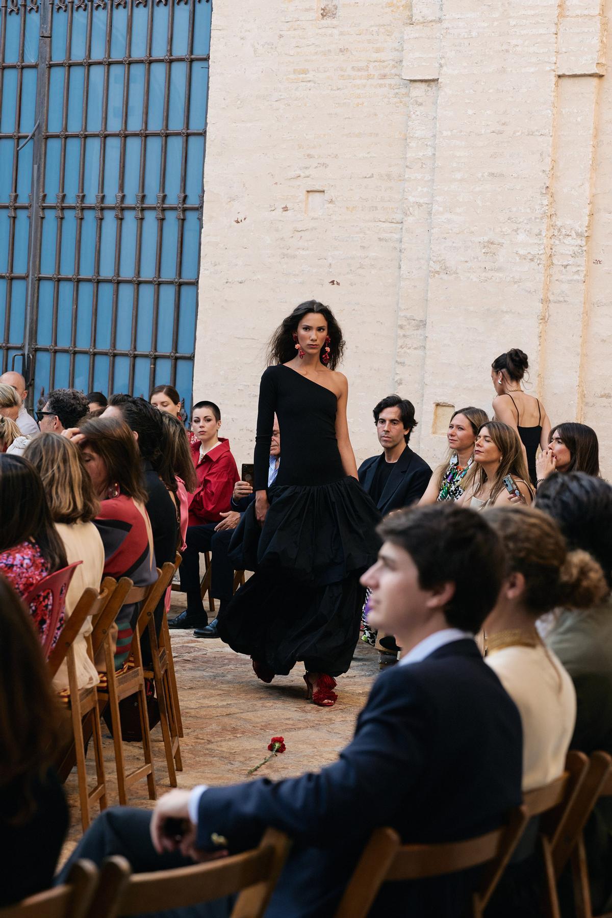 Todas las imágenes del desfile de Fabio Encinar en la Real Fábrica de Artillería de Sevilla