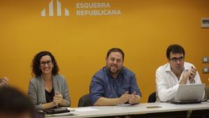 Marta Rovira, Oriol Junqueras i Sergi Sabrià, a la seu d’ERC, aquest dilluns.