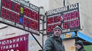 Moscovites davant una oficina de canvi, el 3 de novembre passat.