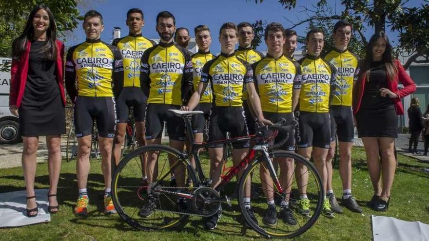 Plantilla del Club Ciclista Cambre Caeiro para la Volta a Galicia 2016.