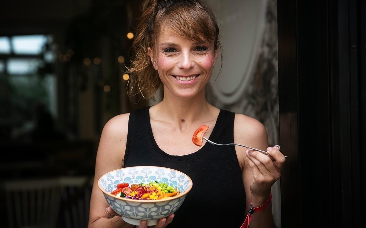 Miriam Salina, que sufrió un trastorno bulímico, ahora enseña a comer saludablemente.