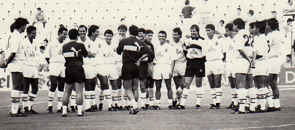 La otra cara del fútbol en el Valencia de los 90