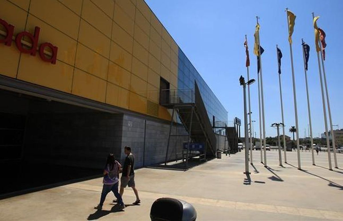 Magatzem d’Ikea situat a la Gran Via de l’Hospitalet. Magatzem d’Ikea situat a la Gran Via de l’Hospitalet.